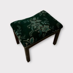 Taboret z haftowanym welurem – PRL