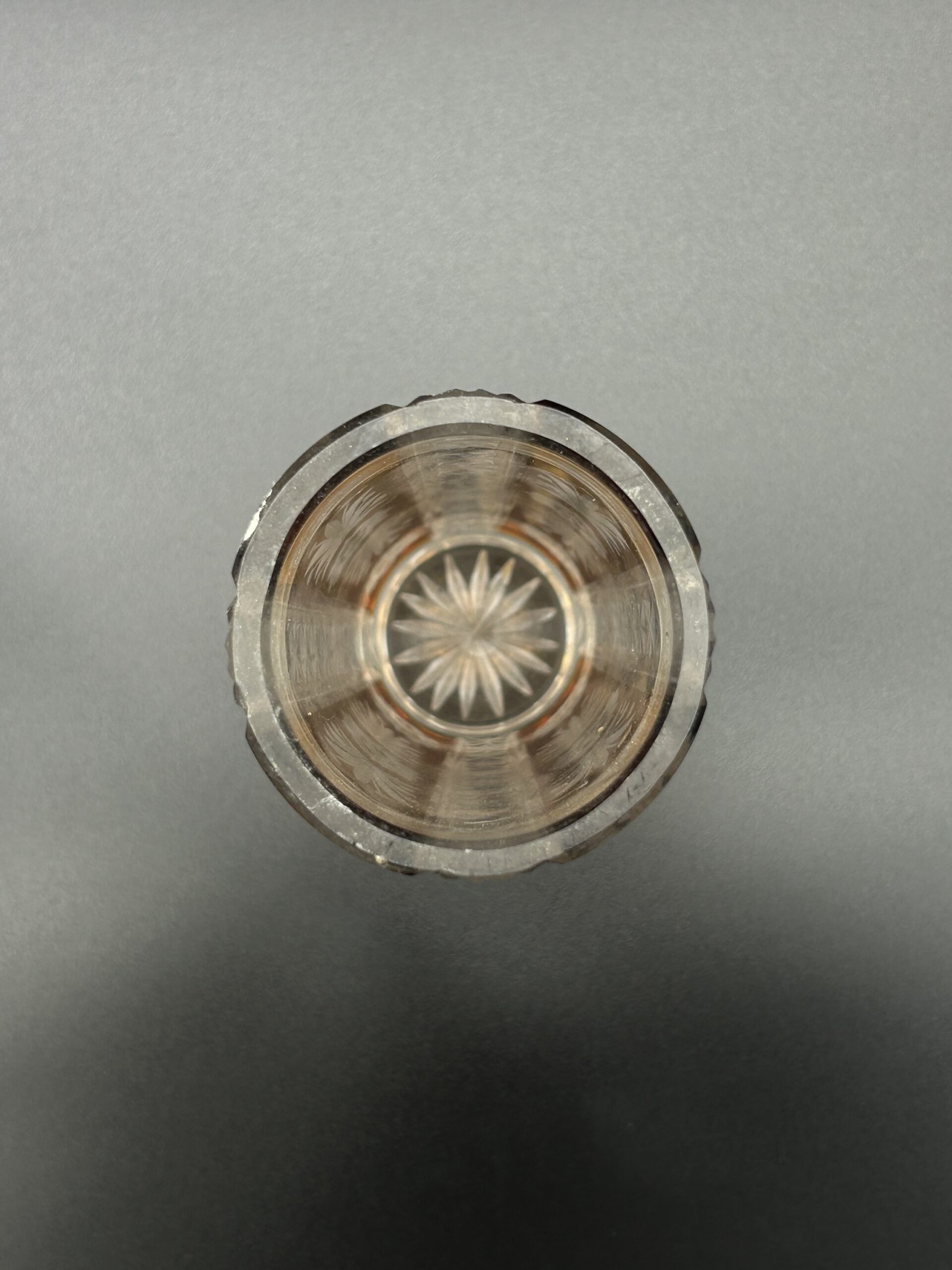 Wazon szklany bursztynowy z grawerem - obrazek 2