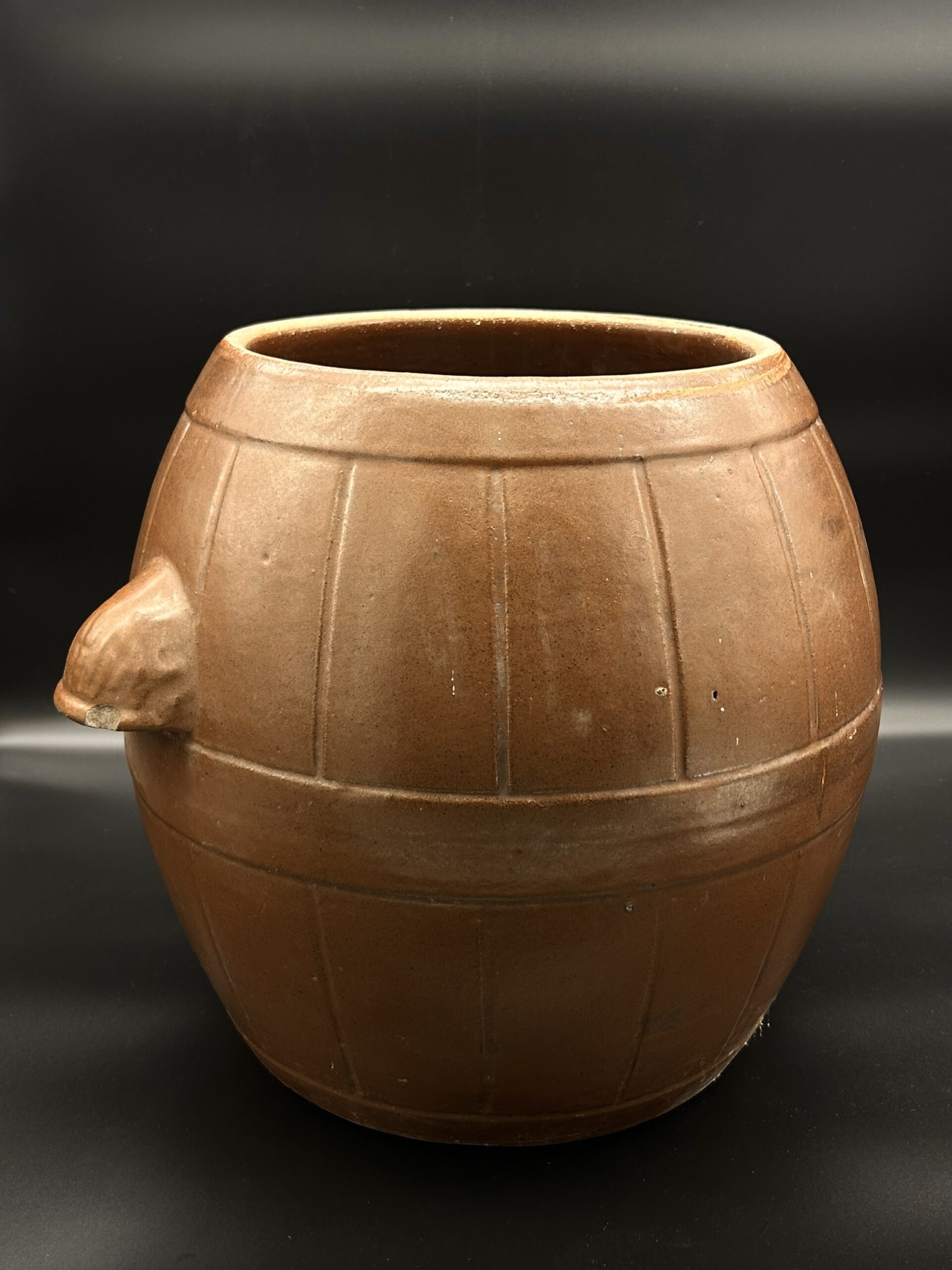 Gliniany garnek beczułka