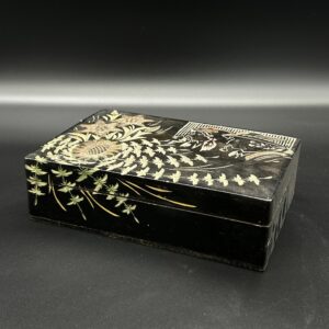 Szkatułka drewniana czarna z malowanym motywem