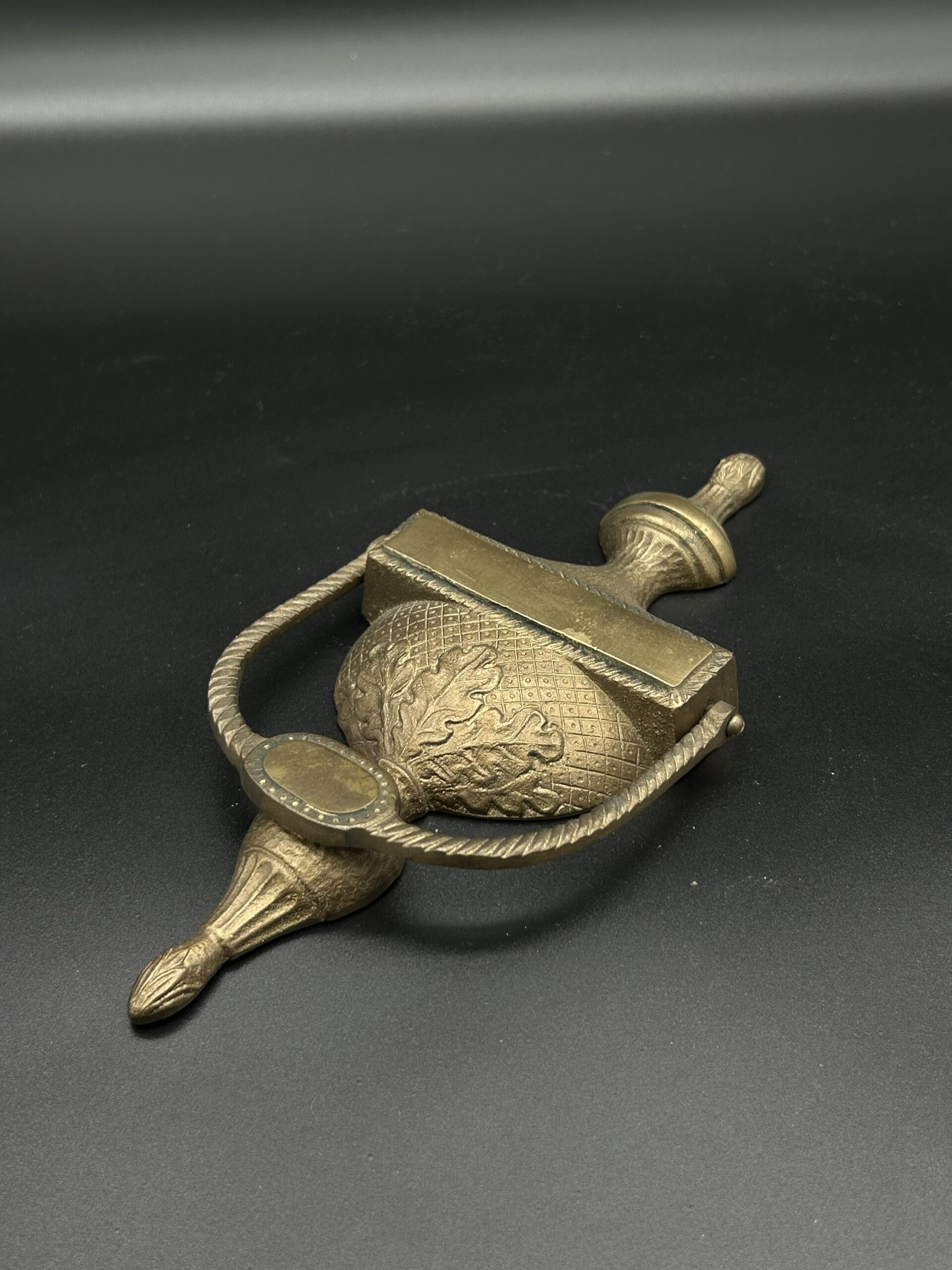 Kołatka drzwiowa mosiężna