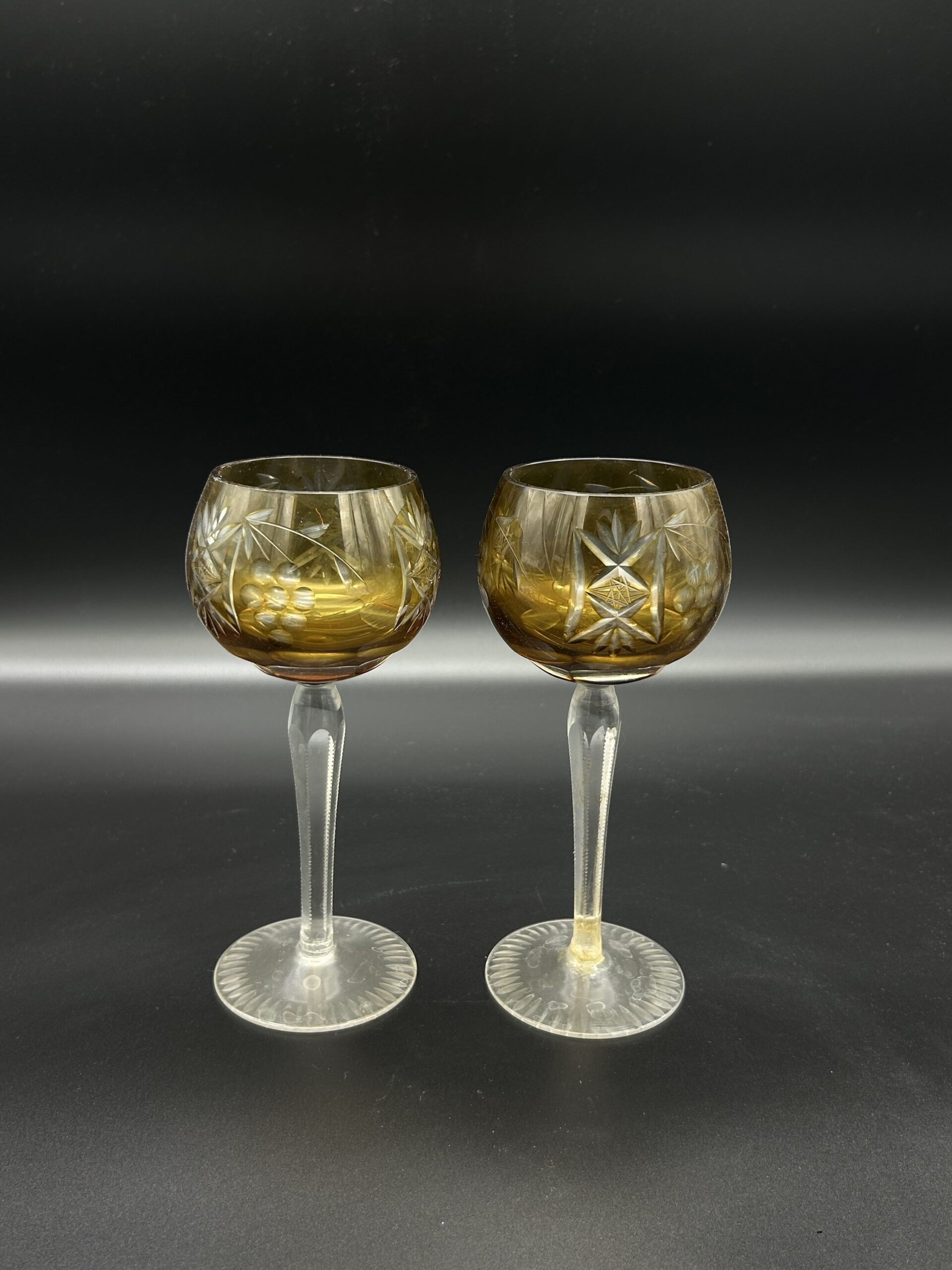 Zestaw kieliszków bursztynowych