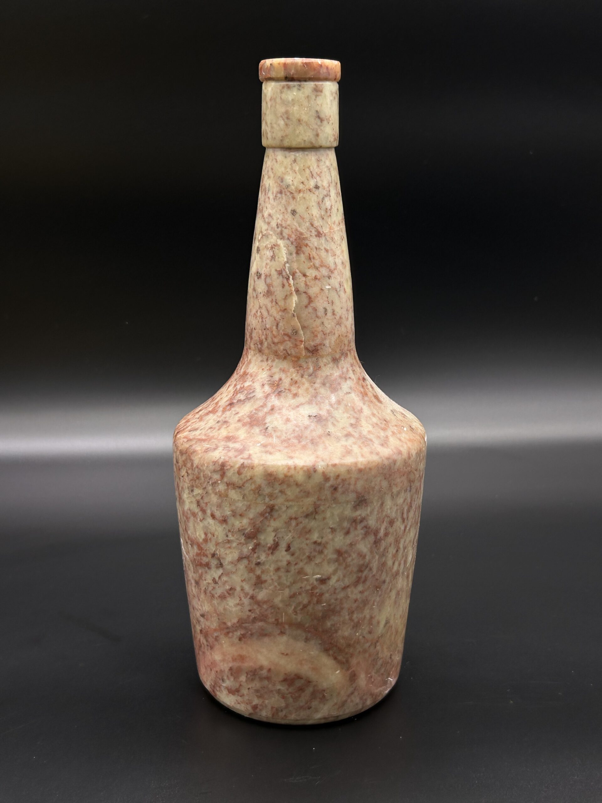 Butelka dekoracyjna z kamienia marmurowego