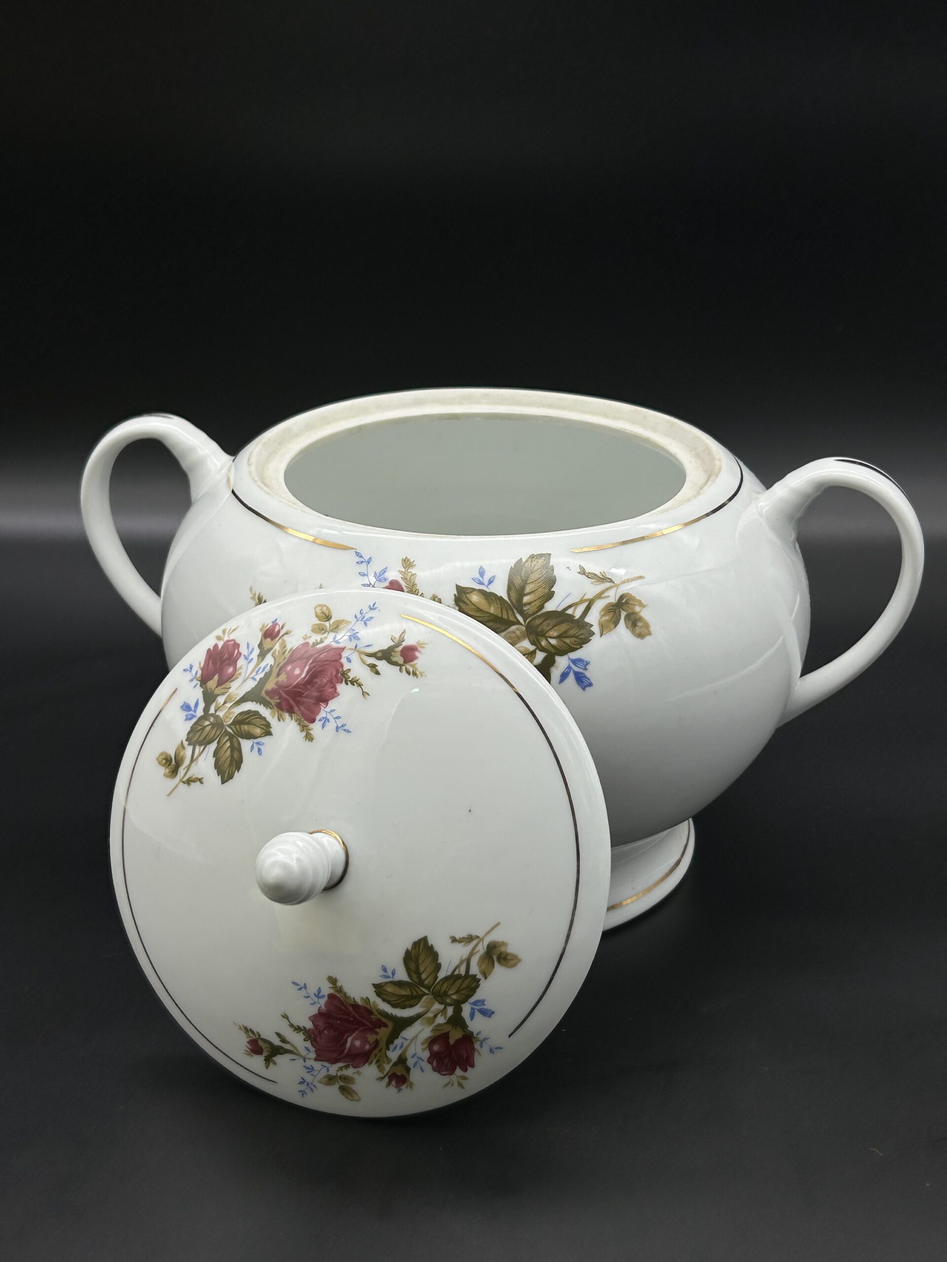 Porcelanowa waza z motywem różanym - obrazek 2