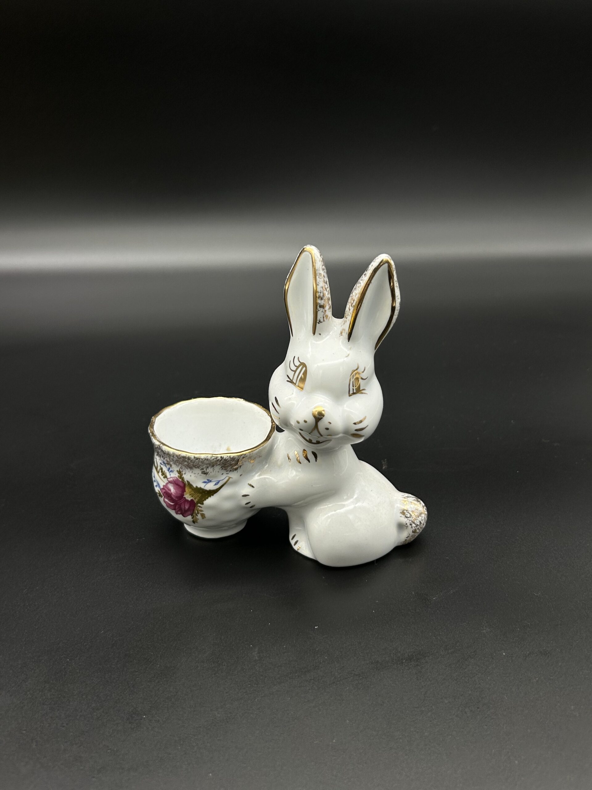 Porcelanowa waza z motywem różanym - obrazek 4