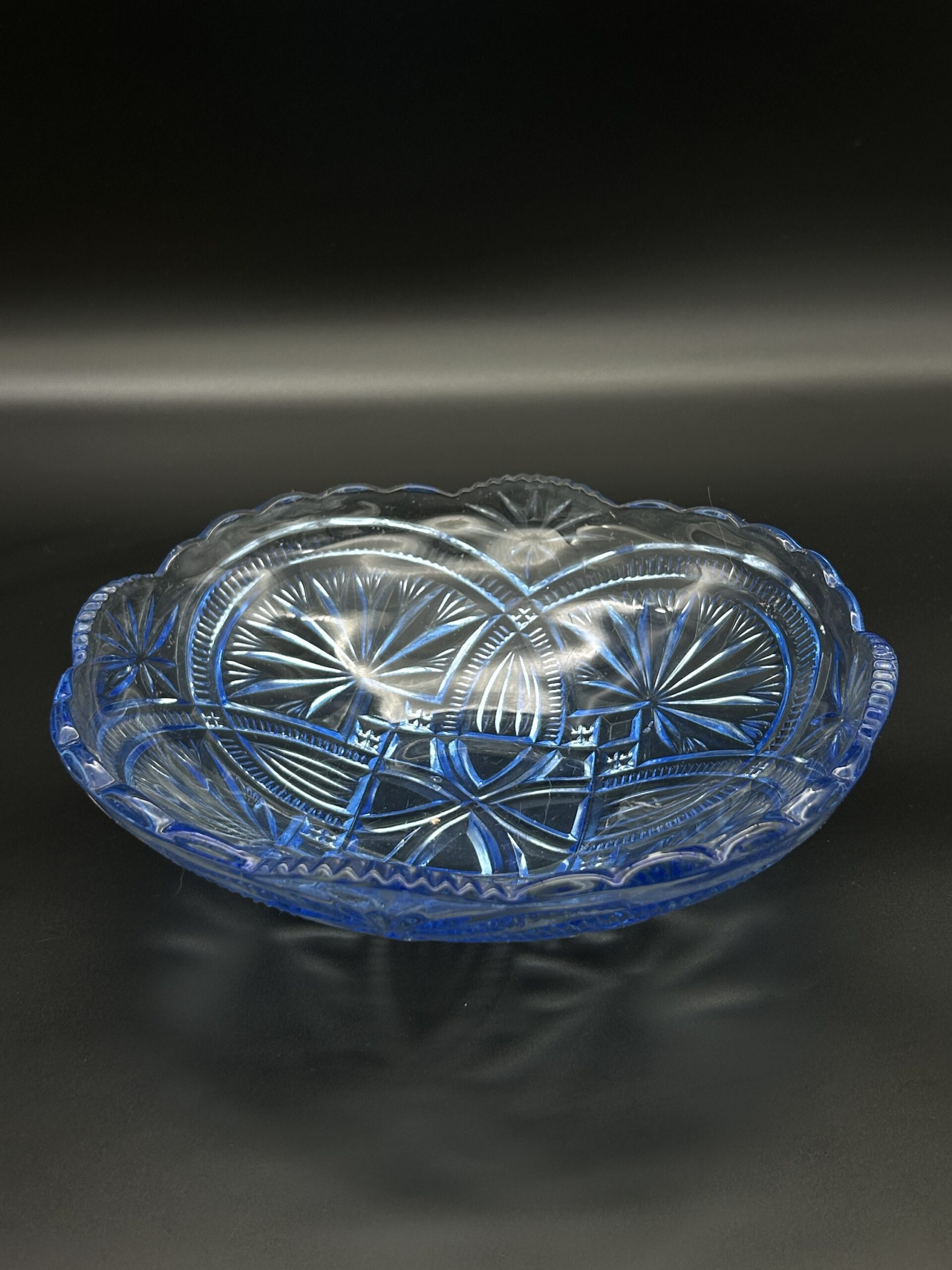 Szklany koszyk w kolorze kobaltowym