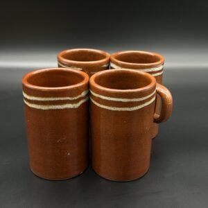 Zestaw ceramicznych kubków vintage