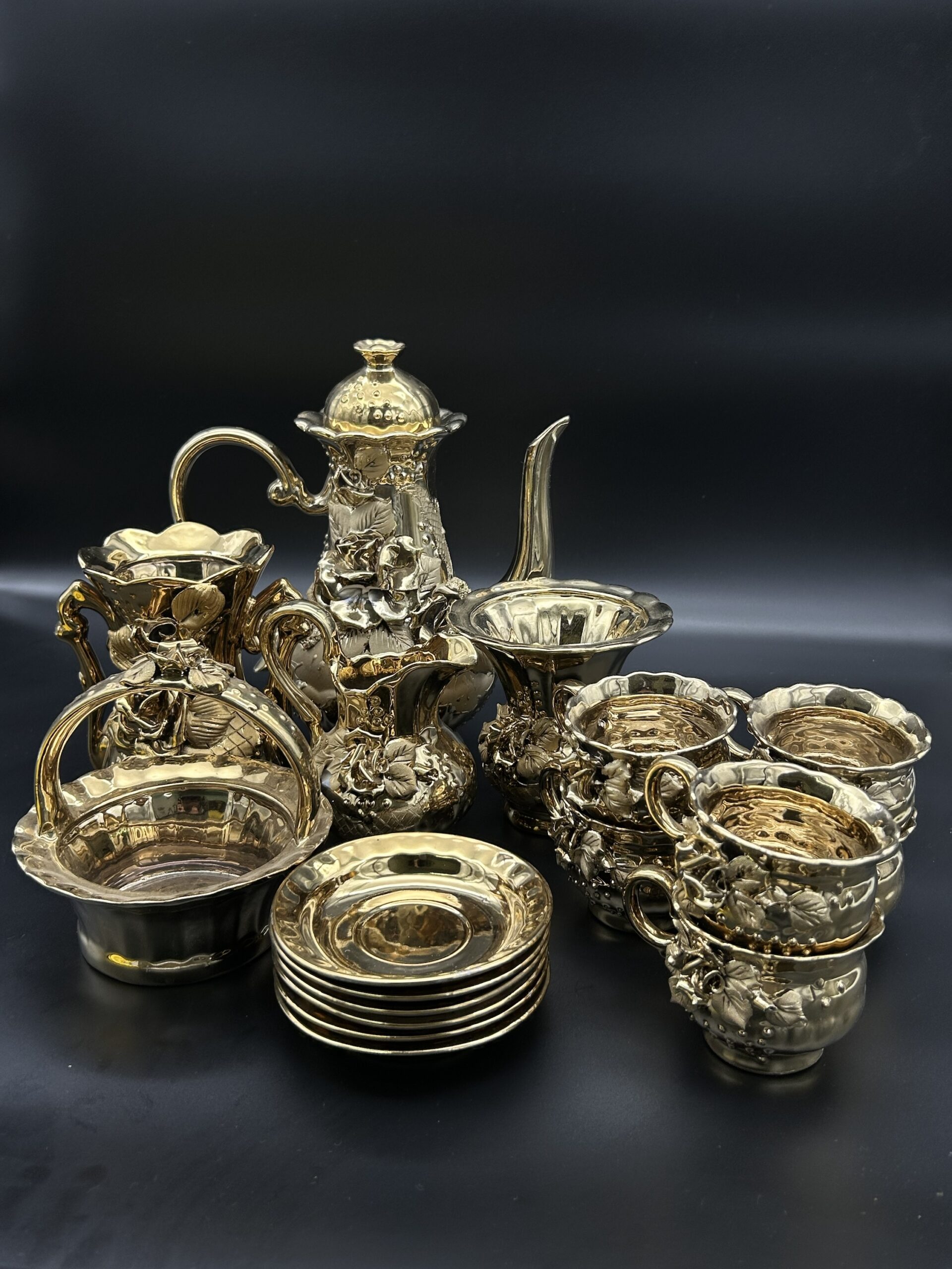 Złoty zestaw porcelanowy w stylu barokowym