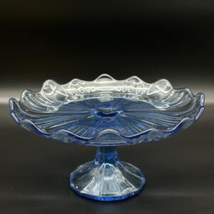 Szklana patera w kolorze błękitnym