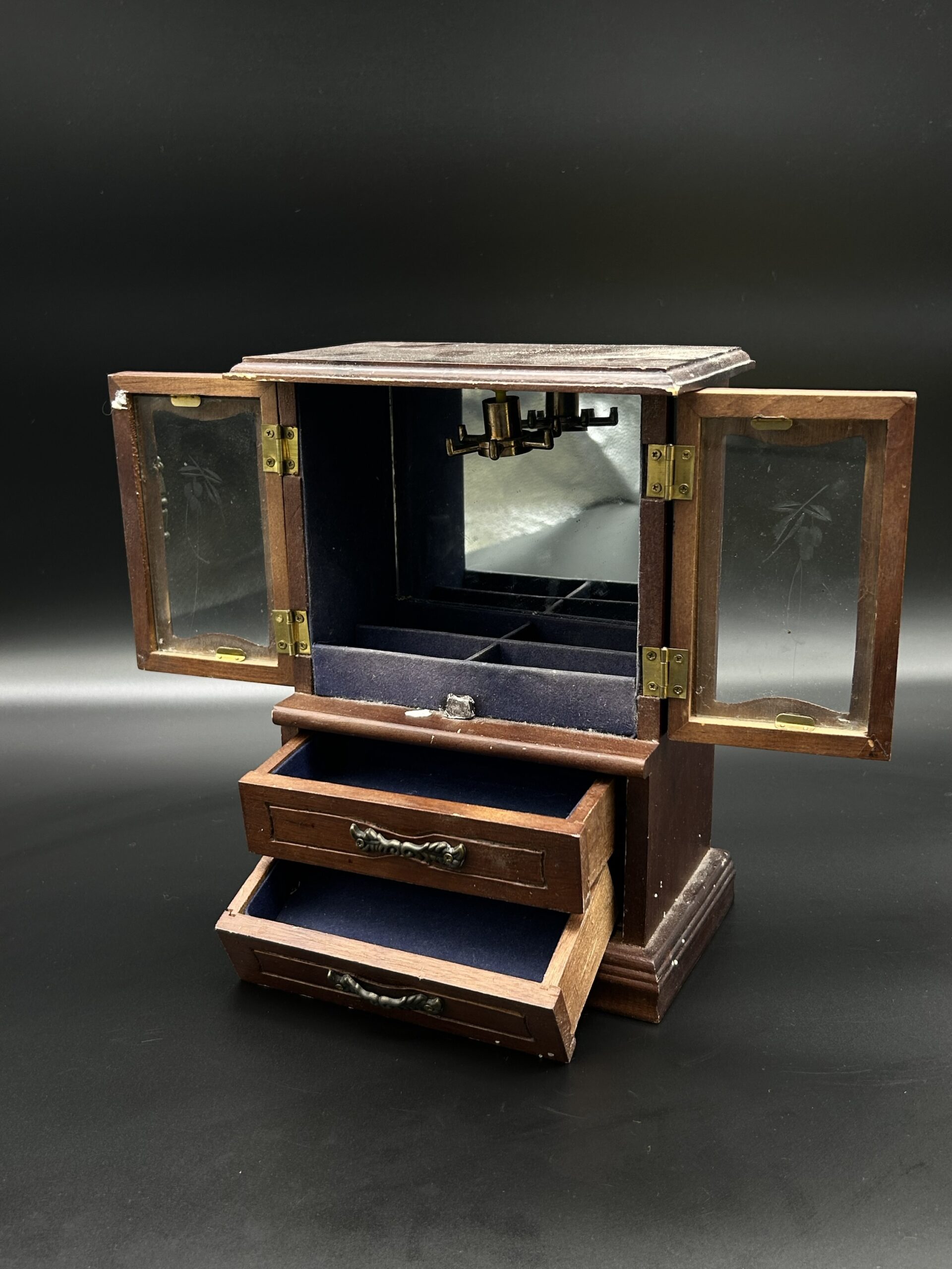 Drewniana szkatułka na biżuterię z lusterkiem - obrazek 2