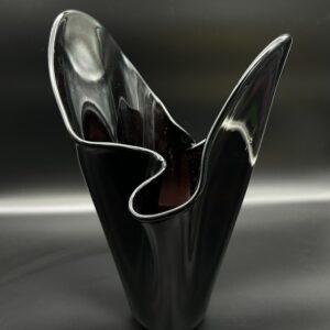Wazon artystyczny czarny szkło ręcznie formowane
