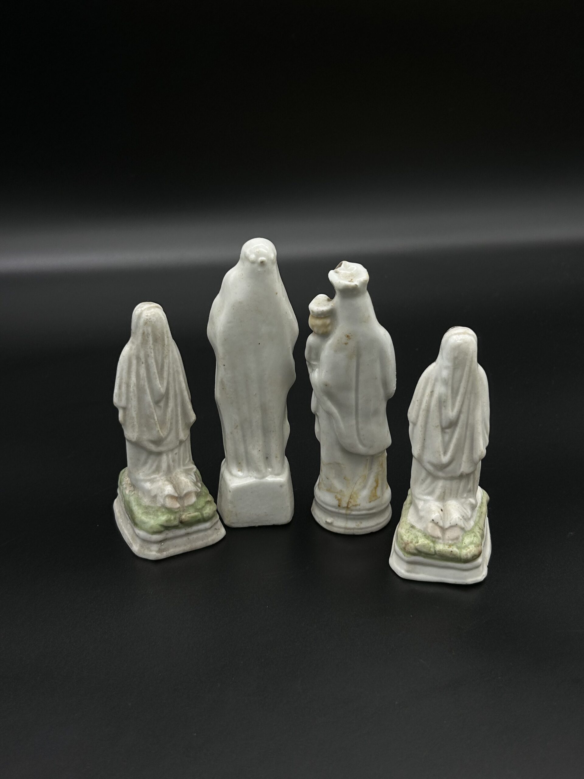 Figurka porcelanowa – Matki Boskiej z Dzieciątkiem (zestaw 4 szt.) - obrazek 2