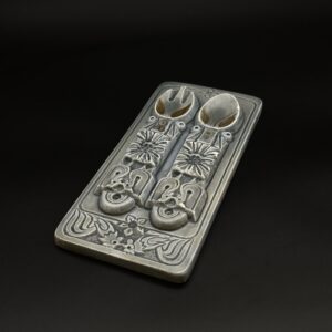 Ceramiczna płaskorzeźba – Para sztućców