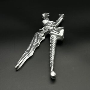 Metalowa figurka smoka – dziadek do orzechów