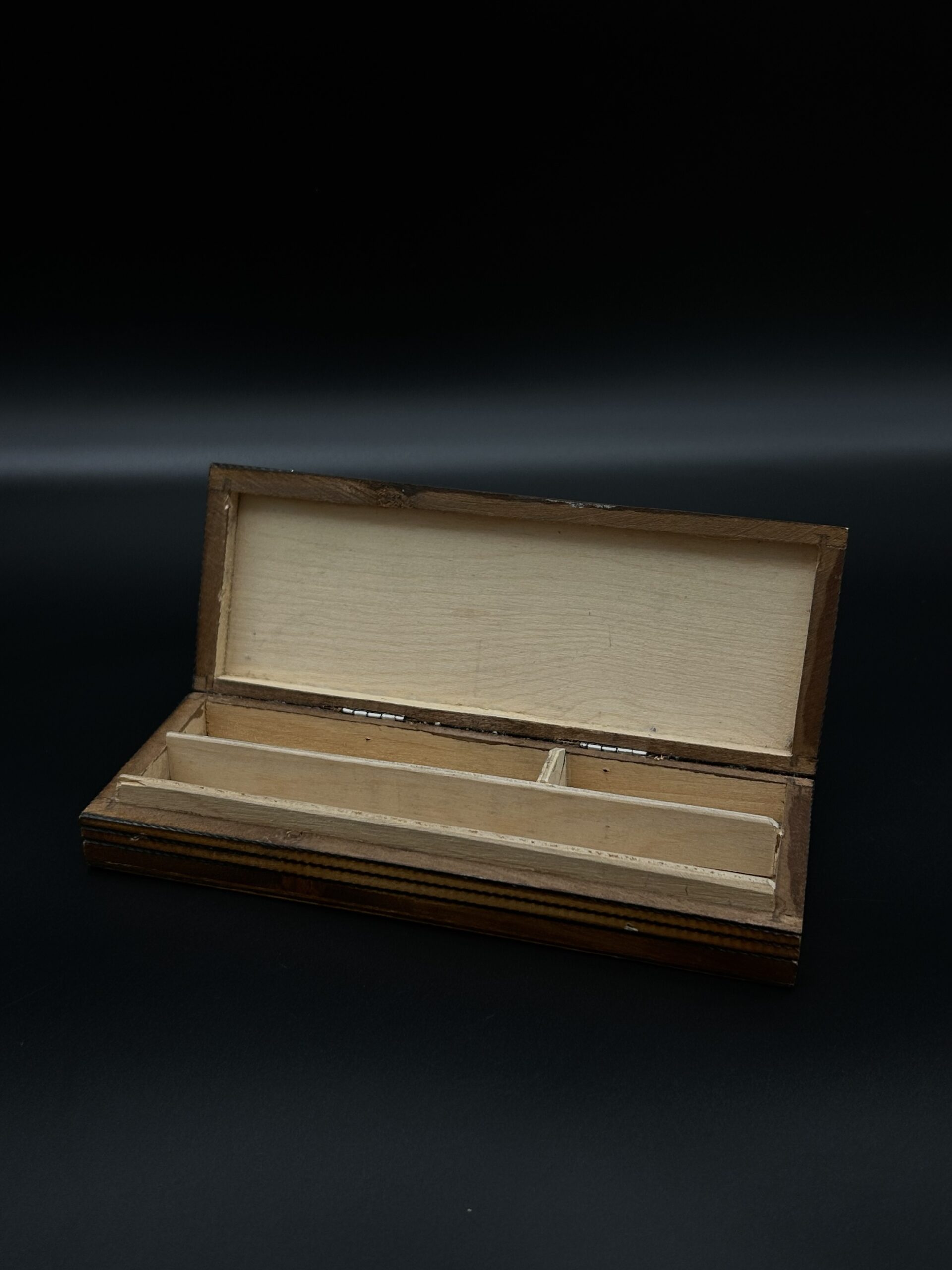 Drewniane pudełko na długopisy vintage - obrazek 2