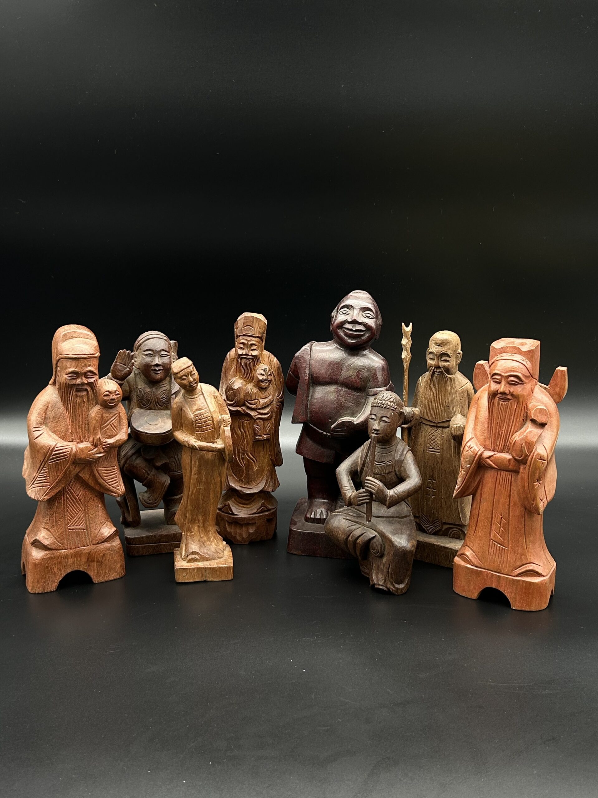 Zestaw rzeźb orientalnych – kolekcja 8 figur