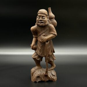 Drewniana figurka pielgrzyma