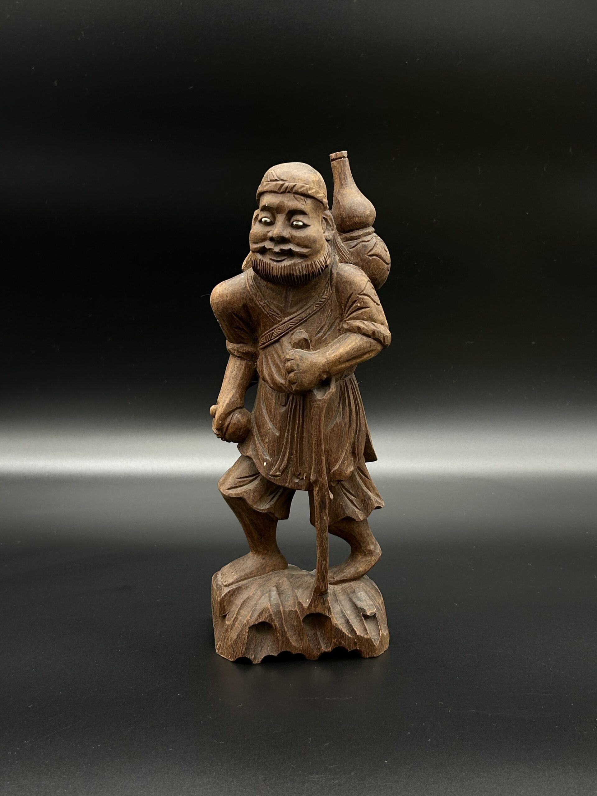 Drewniana figurka pielgrzyma