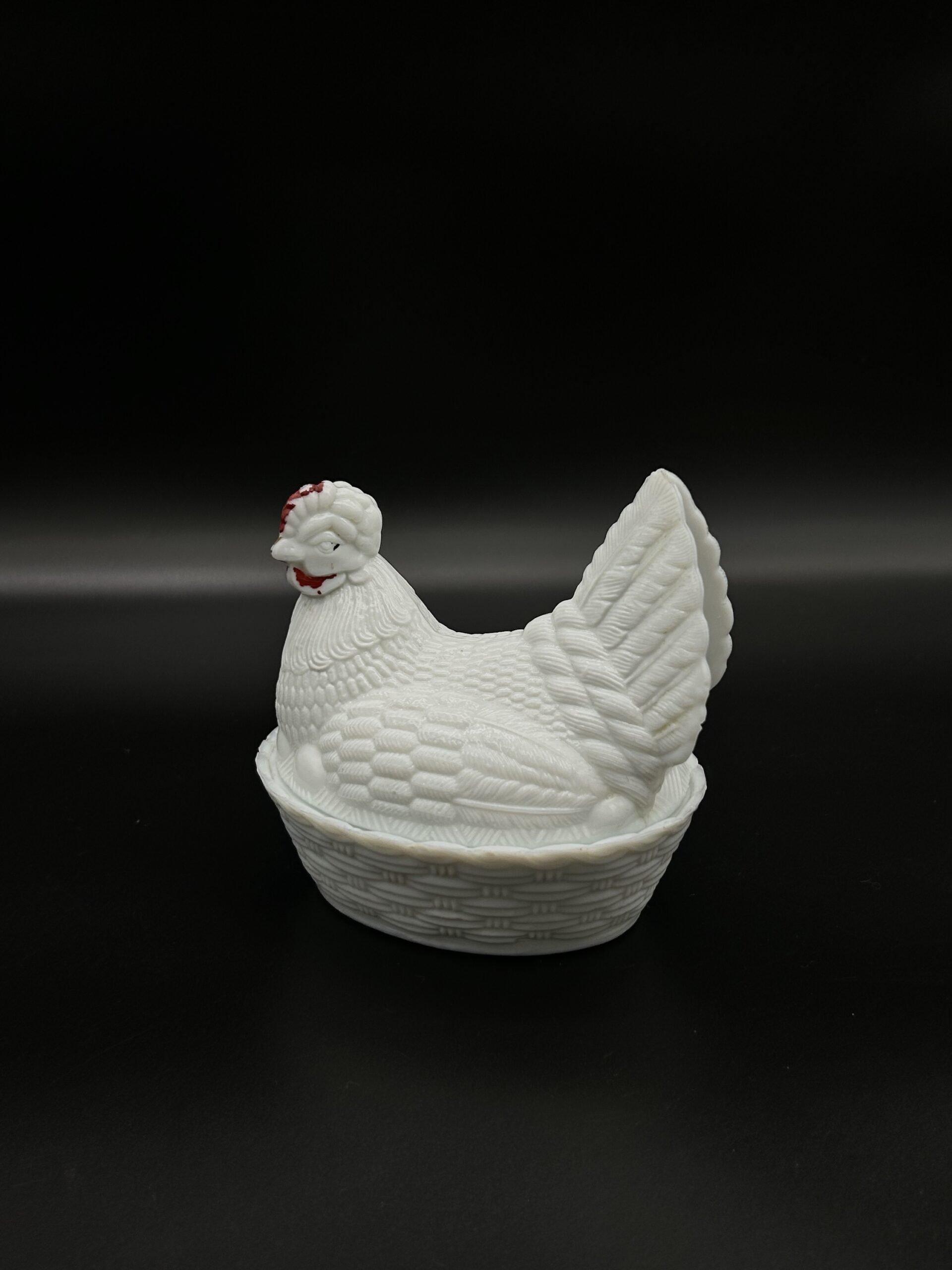 Mleczne szkło – misa w kształcie kury