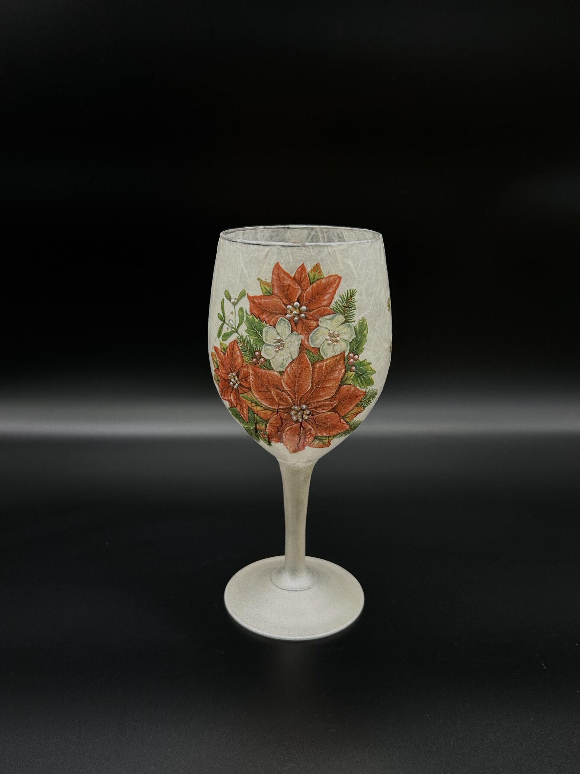 Kieliszek ozdobny z motywem świątecznym