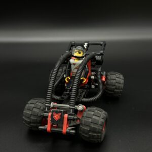 LEGO pojazd terenowy z minifigurką – czerwono-czarny buggy