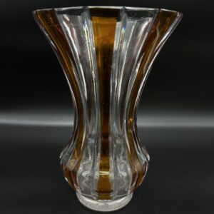 Kryształowy wazon z bursztynowymi pasami – styl retro