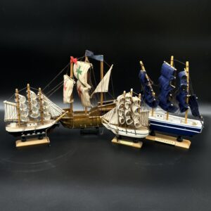Zestaw 4 miniaturowych statków – dekoracja marynistyczna